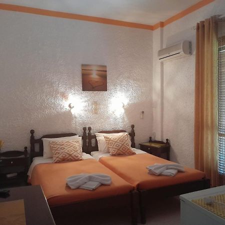 Artemis Rooms Agia Marina  Esterno foto