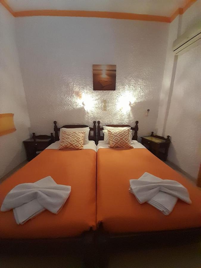 Artemis Rooms Agia Marina  Esterno foto