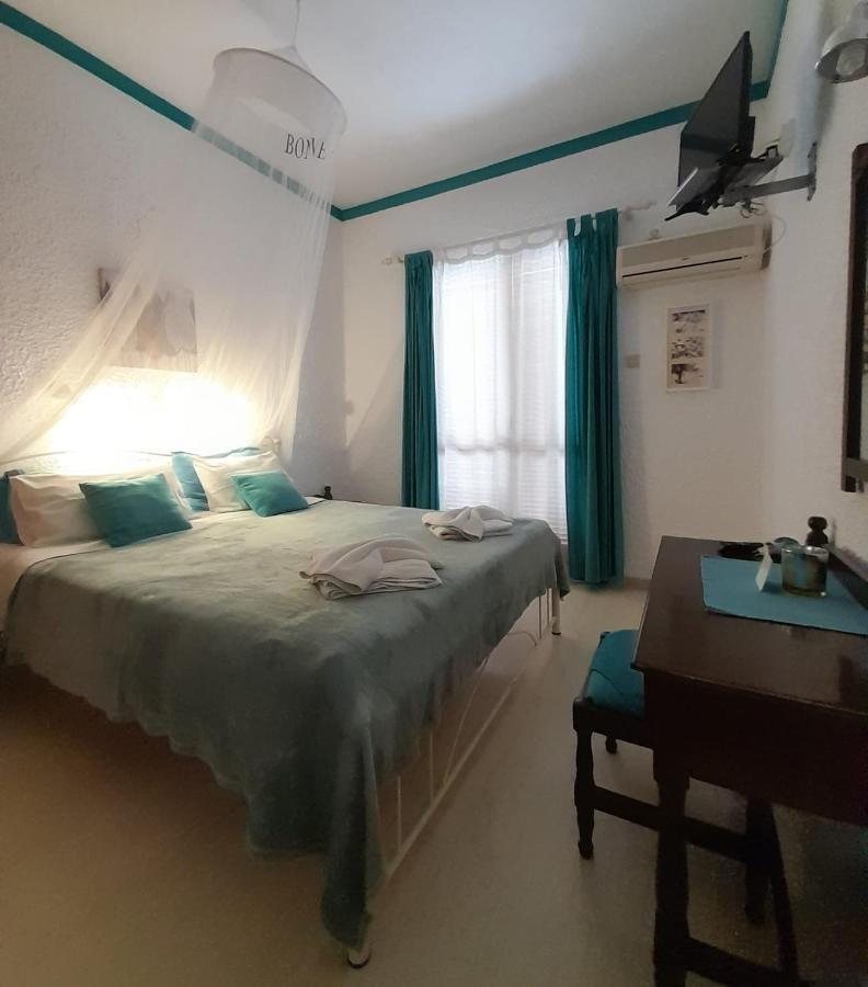 Artemis Rooms Agia Marina  Esterno foto