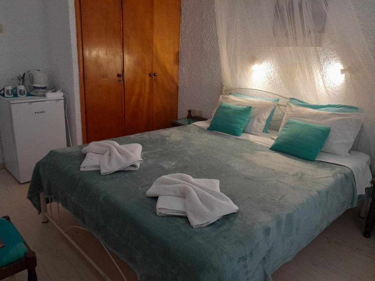 Artemis Rooms Agia Marina  Esterno foto