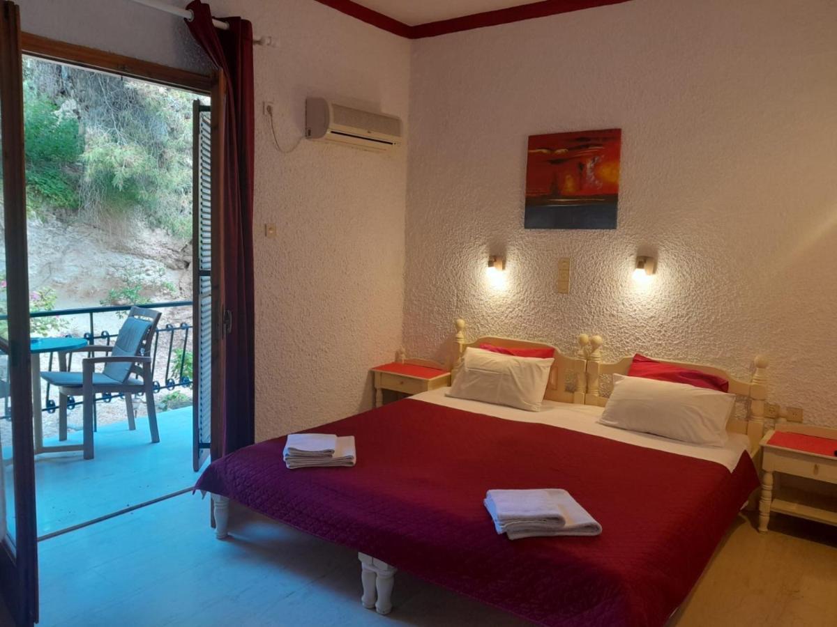 Artemis Rooms Agia Marina  Esterno foto
