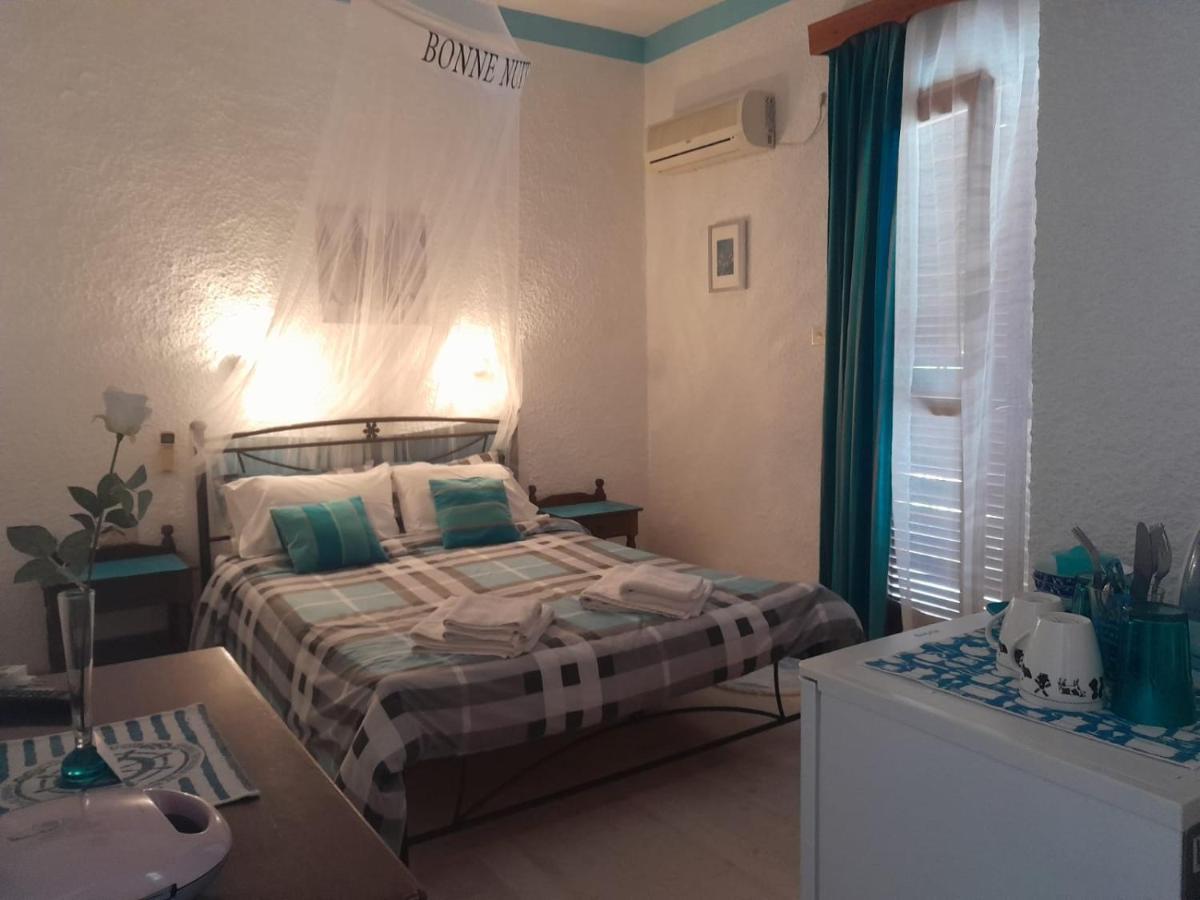 Artemis Rooms Agia Marina  Esterno foto