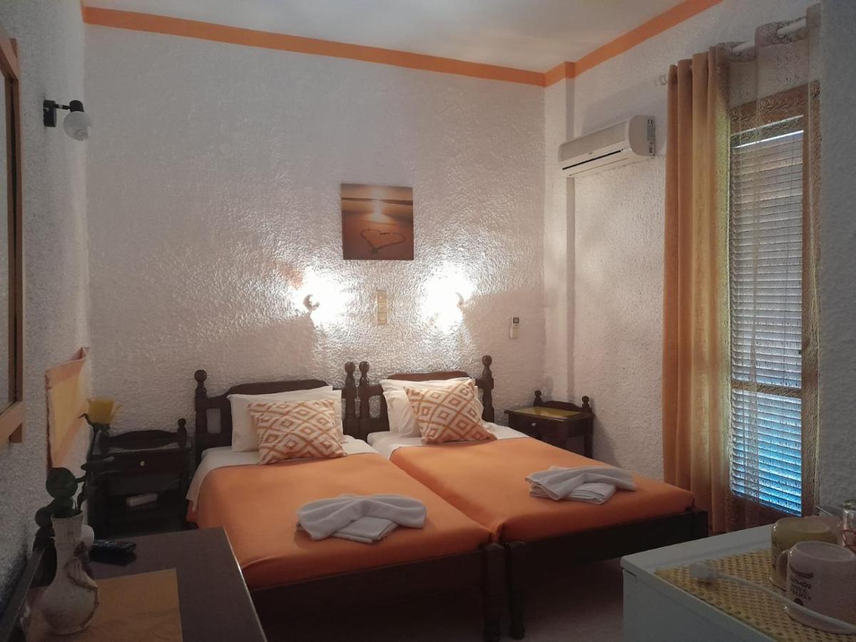 Artemis Rooms Agia Marina  Esterno foto