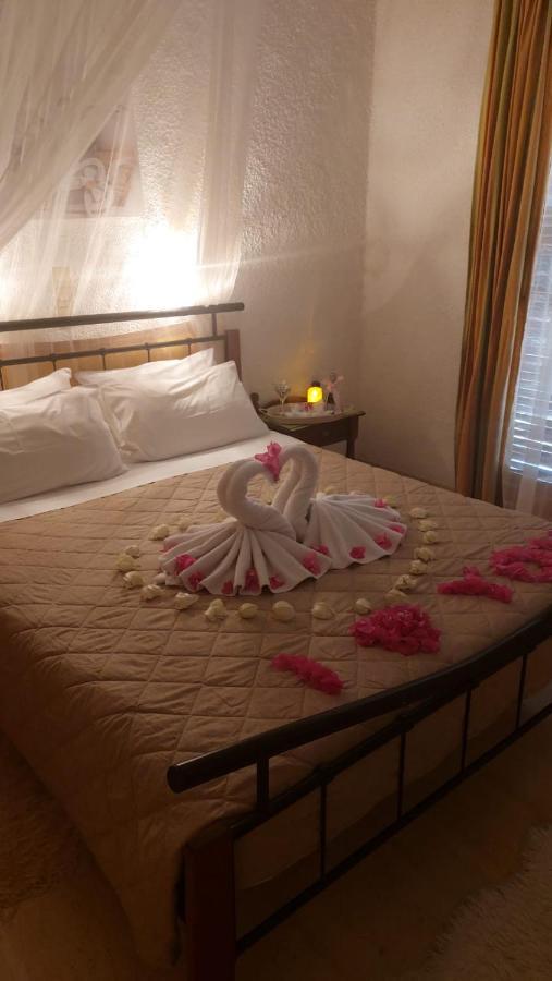 Artemis Rooms Agia Marina  Esterno foto