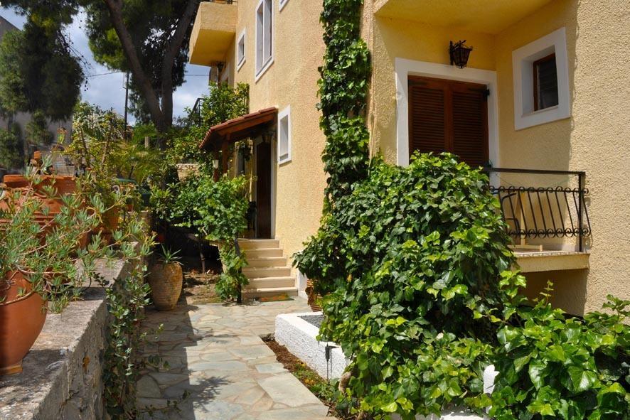 Artemis Rooms Agia Marina  Esterno foto