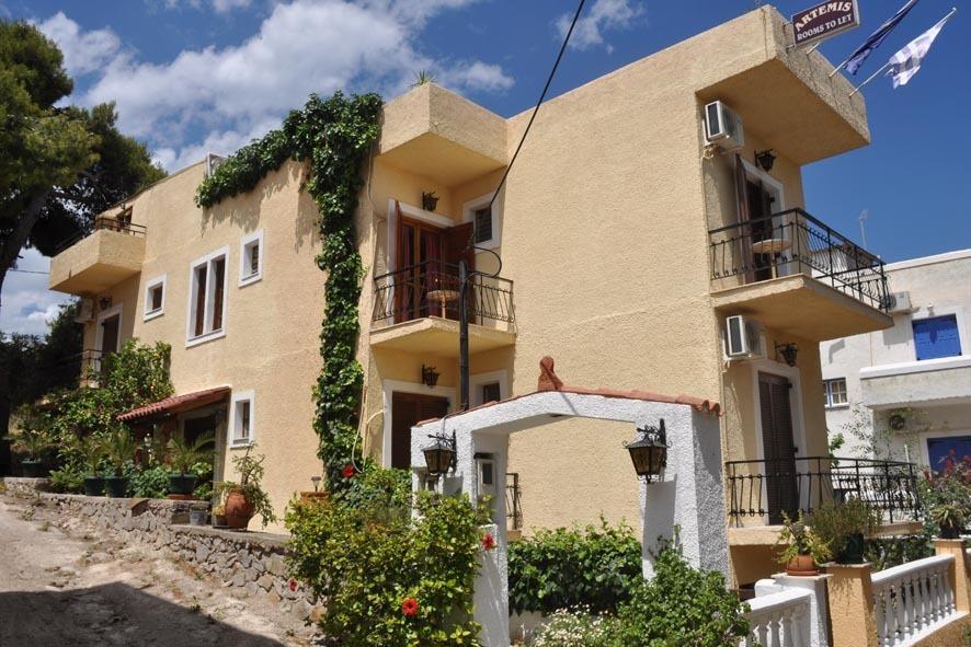 Artemis Rooms Agia Marina  Esterno foto