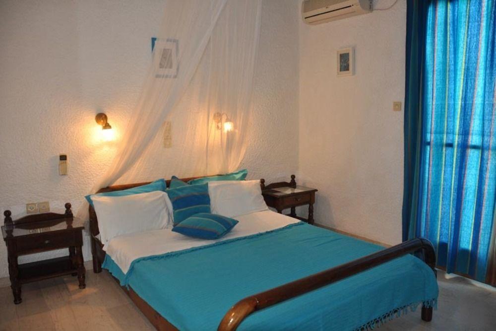 Artemis Rooms Agia Marina  Esterno foto