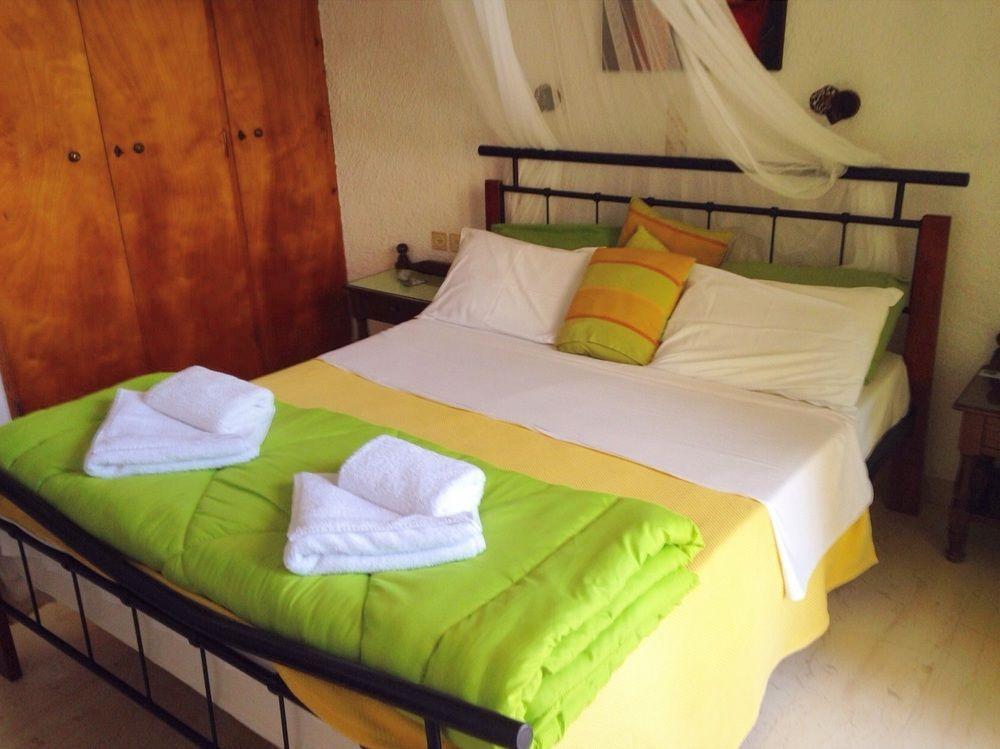 Artemis Rooms Agia Marina  Esterno foto