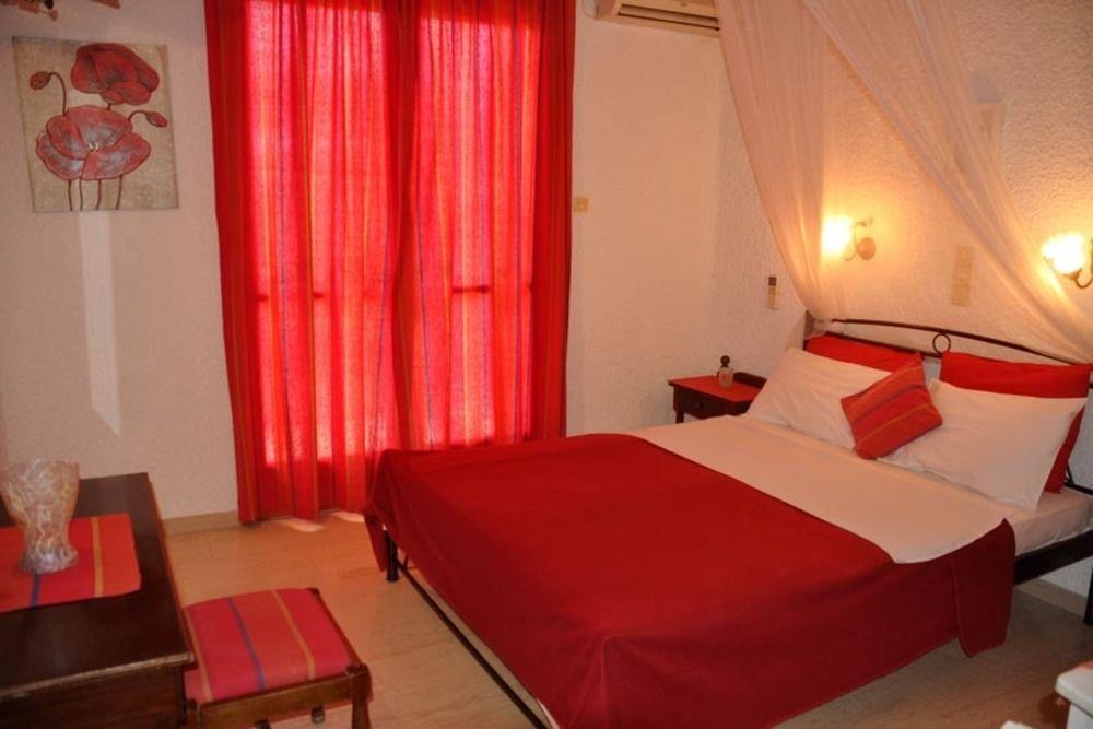 Artemis Rooms Agia Marina  Esterno foto