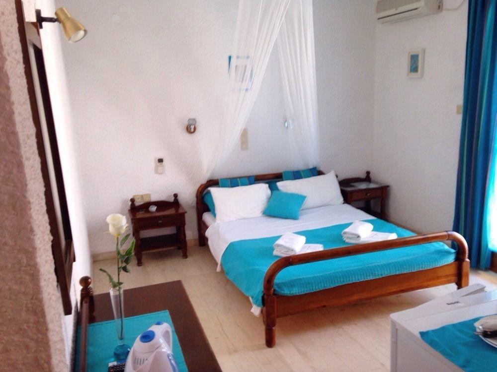 Artemis Rooms Agia Marina  Esterno foto