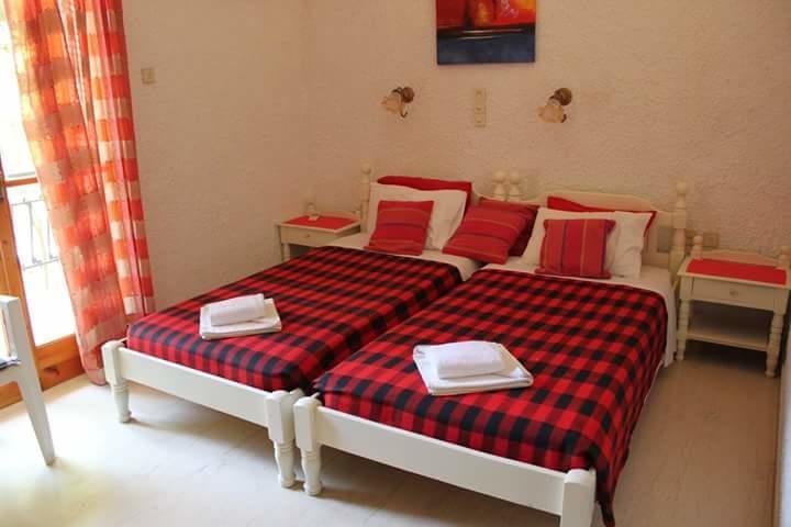 Artemis Rooms Agia Marina  Esterno foto