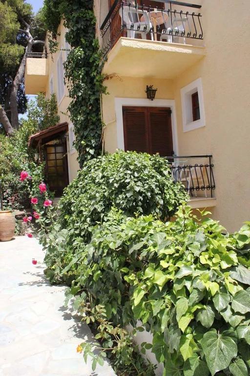Artemis Rooms Agia Marina  Esterno foto