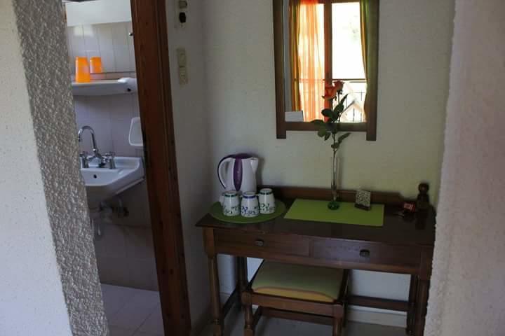 Artemis Rooms Agia Marina  Esterno foto