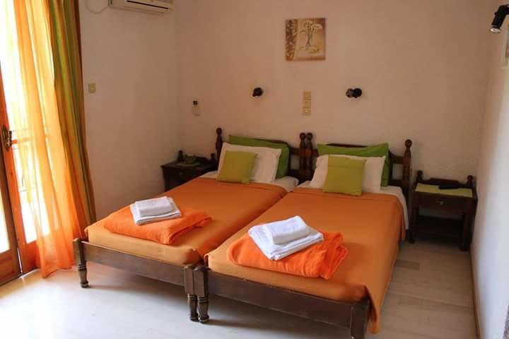 Artemis Rooms Agia Marina  Esterno foto