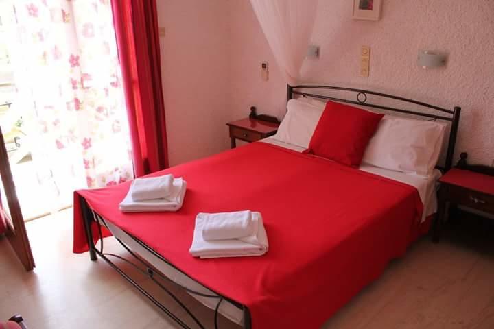 Artemis Rooms Agia Marina  Esterno foto